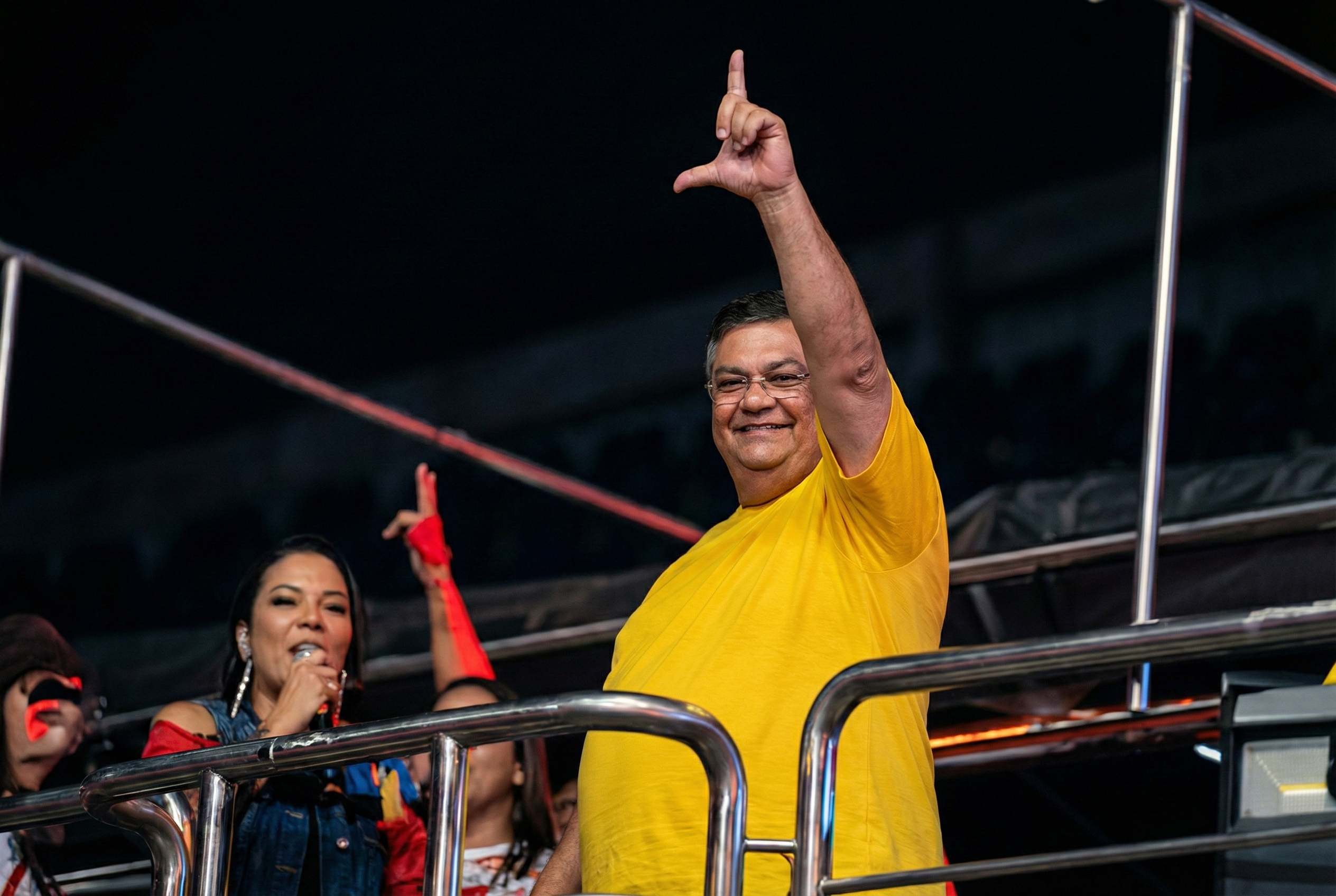 Ministro militante: Vídeo de Flávio Dino fazendo o "L" no Carnaval de 2023 volta a viralizar nas redes sociais - Sem Censura TV