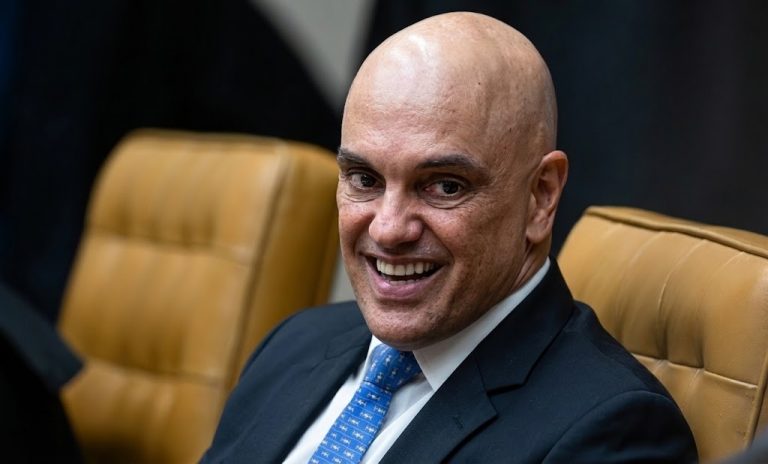 Fachada do edifício do Supremo Tribunal Federal (STF) em Brasília sob céu claro; imagem ilustra a decisão do ministro Alexandre de Moraes sobre o caso Marielle.