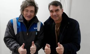 Flávio Bolsonaro na fronteira da Argentina com passaporte italiano
