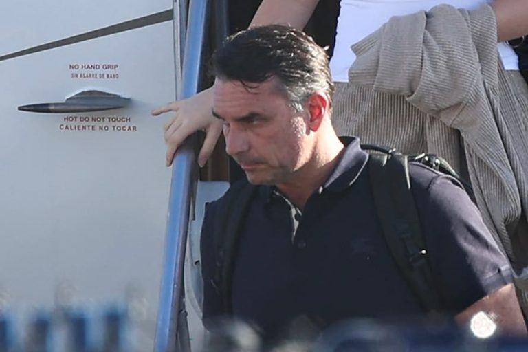 Flávio Bolsonaro se autoproclama presidente do Brasil ao chegar nos EUA